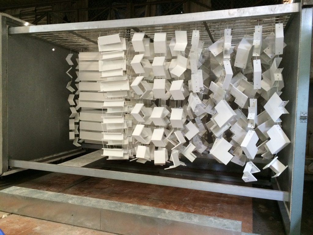 Máng cáp trung kinh co L, co V